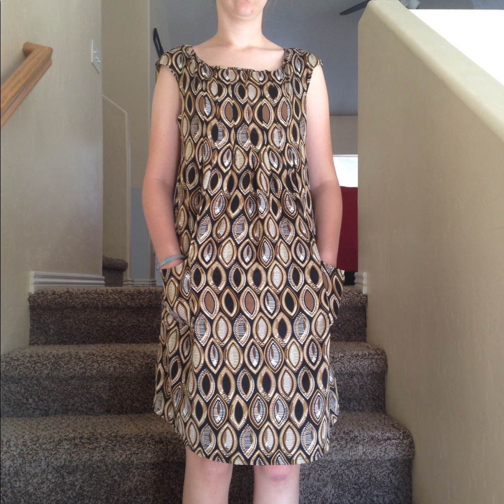 Super soft knee length dress with two pockets!